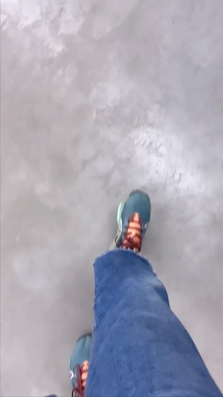 Aller voir pour trouver l’inspiration et surtout pour penser des idées qui trouvent écho dans le réel !
Les observations sur le terrain sont essentielles à mon travail d’accompagnement en stratégie de marque pour des entreprises qui ont des magasins. J’ai encore une fois appris pleins de choses, confronté mes intuitions pour ajuster et guider ma réflexion afin de livrer des idées et une stratégie utile qui répond à un besoin.
Place désormais au travail de bureau avec l’analyse de ces observations que je vais mettre en perspectives avec les recherches et données actuelles sur le marché du bricolage et les tendances conso.
#analyses #observations #strategiedemarque #branding #grenoble