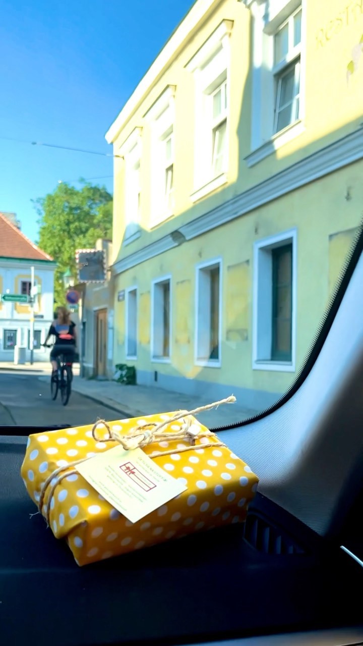 Wo feiere ich heute in der Nachmittag-Sonne? Wer es herausfindet, bekommt wieder einen kleinen Geschenkstoff zugesendet.
Das allerletzte Bild im Reel ist das Ziel…👍
#geschenkstoff #mitstoffeinpacken #nachhaltigleben #soschenkstduheute #instareels #gewinnspiel #ilovevienna