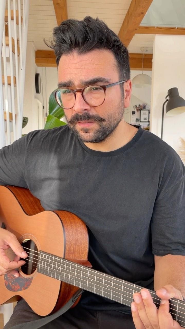 Weil so viele danach gefragt hatten, habe ich euch etwas mehr von dem schönen Song „Für immer ab jetzt“ von Johannes Oerding aufgenommen. Enjoy and spread it! 😘
#wedding #hochzeit #weddingsinger #hochzeitssänger #sänger #singer #akustisch #acoustic #trauung #weddingplaner #hochzeitsplaner #cover #eventsänger #frankfurt #hanau #wiesbaden #aschaffenburg #berlin #hamburg #eventmusik #brautkleid #braut #musiker #hochzeitstorte #sektempfang #loungemusik #singersongwriter #furchguitars