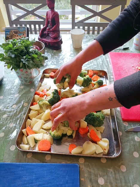 Our final workshop where we co-created a mixed vegetable dish with some deep fried chapati (Puri)
Economical and transforming the humblest of vegetables into something deeply satisfying, nourishing on so many levels!!
Amazing women on their journey πππ»πππ¦π₯° Such a privilege to share space and time with you, share stories and co-create something wonderful. Great for babies who are feeding themselves..too, decant their portion before adding more salt and chilli flakes. They love colour, and explore the world through their mouths...give them something to stimulate their curiosity...πππ½πͺ»π₯°ππΎππ¦
Soul food co-created with love π