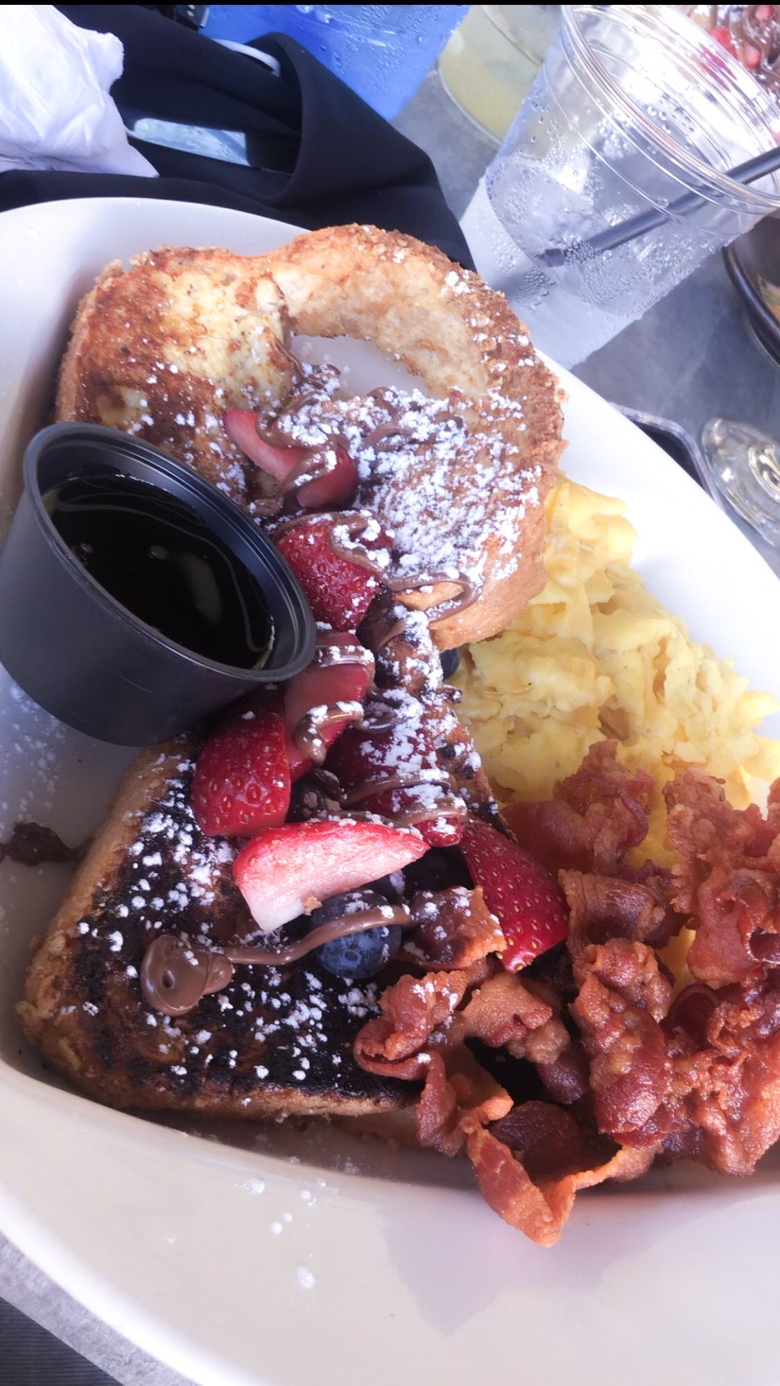 MISTERY FOODIE #4
Lugar visitado: @chloecondado
Calificación: 85%
Hola gente linda, aquí tienen el primer mistery foodie del año. Esta visita la realizamos en diciembre, por la situaciones de salud que ya ustedes conocen no la pudimos publicar antes. Pero, aquí tienen el brunch que les prometí. ¡Espero lo disfruten!🤍
Tal cual votaron en las historias, mañana nos vamos live a las 6pm hablar sobre cómo debe ser el servicio de un mesero y abundar más sobre esta visita. ¡Los espero!
.
.
#misteryfoodies #brunch #condadosanjuanpr #evaluamosparamejorar #foodie #periodistagastronómica #gastronomíaenpuertorico #foodblogger #foodblog #latinfoodblog #periodista