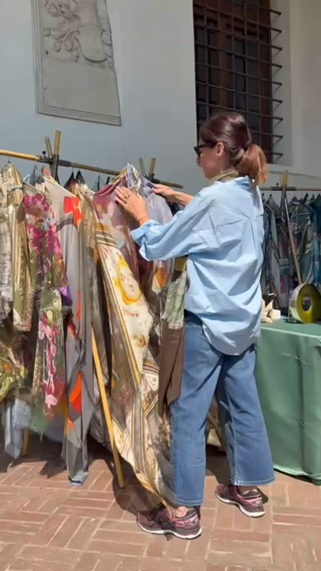 Maxifoulard danzanti 💃💃💃
.
.
.
#madeinitaly #scarf #accessories #madeincomo #maxifoulard #fashionstyle