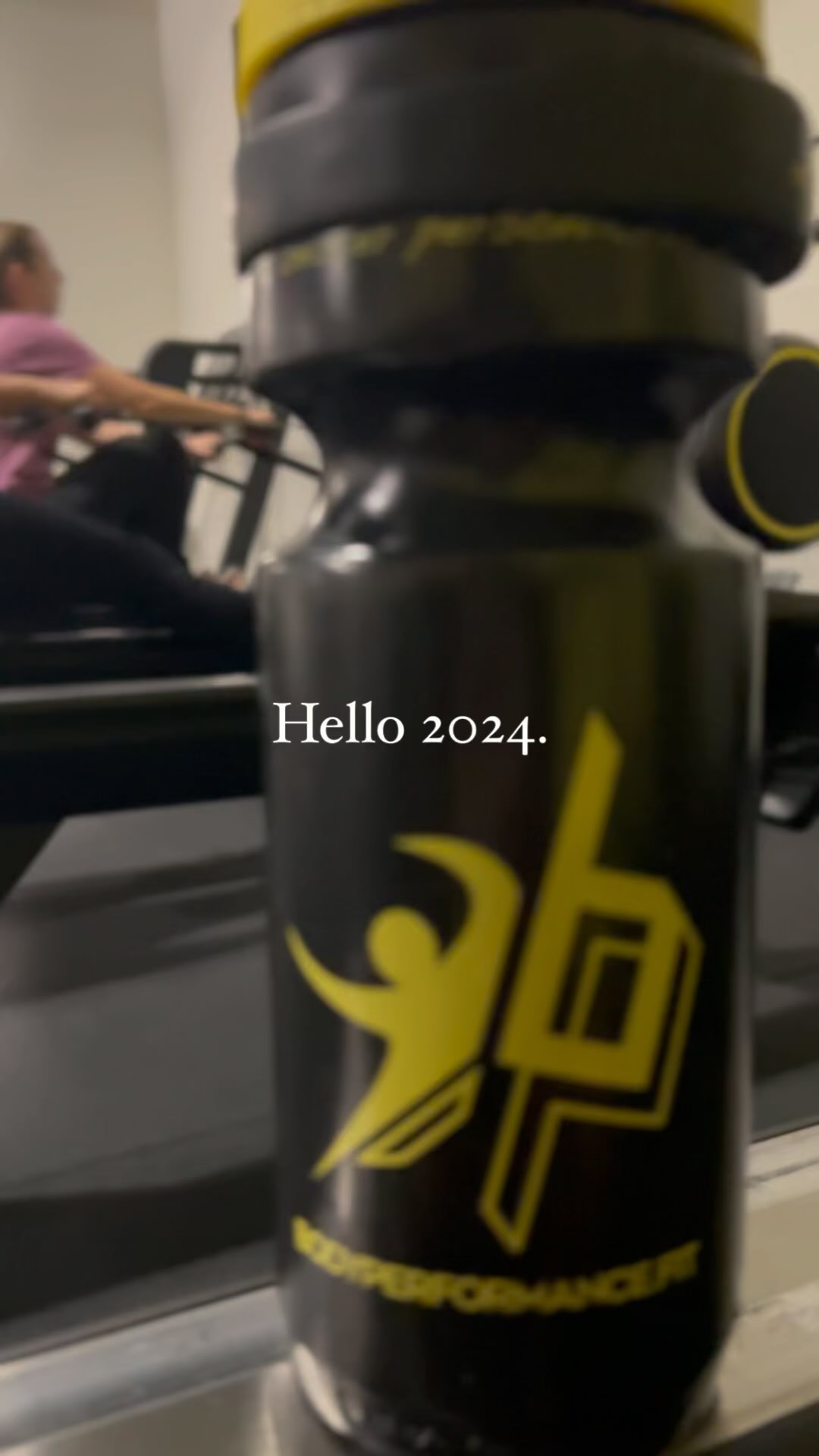 Hello 2024 🚀 nothing can stop me 🤜🤛
#bodyperformancefit #hello2024 #newme #myyear #letssweat #power #bodybuilding #muscle #steiermark #südsteiermark #muskeln #gym #transformation