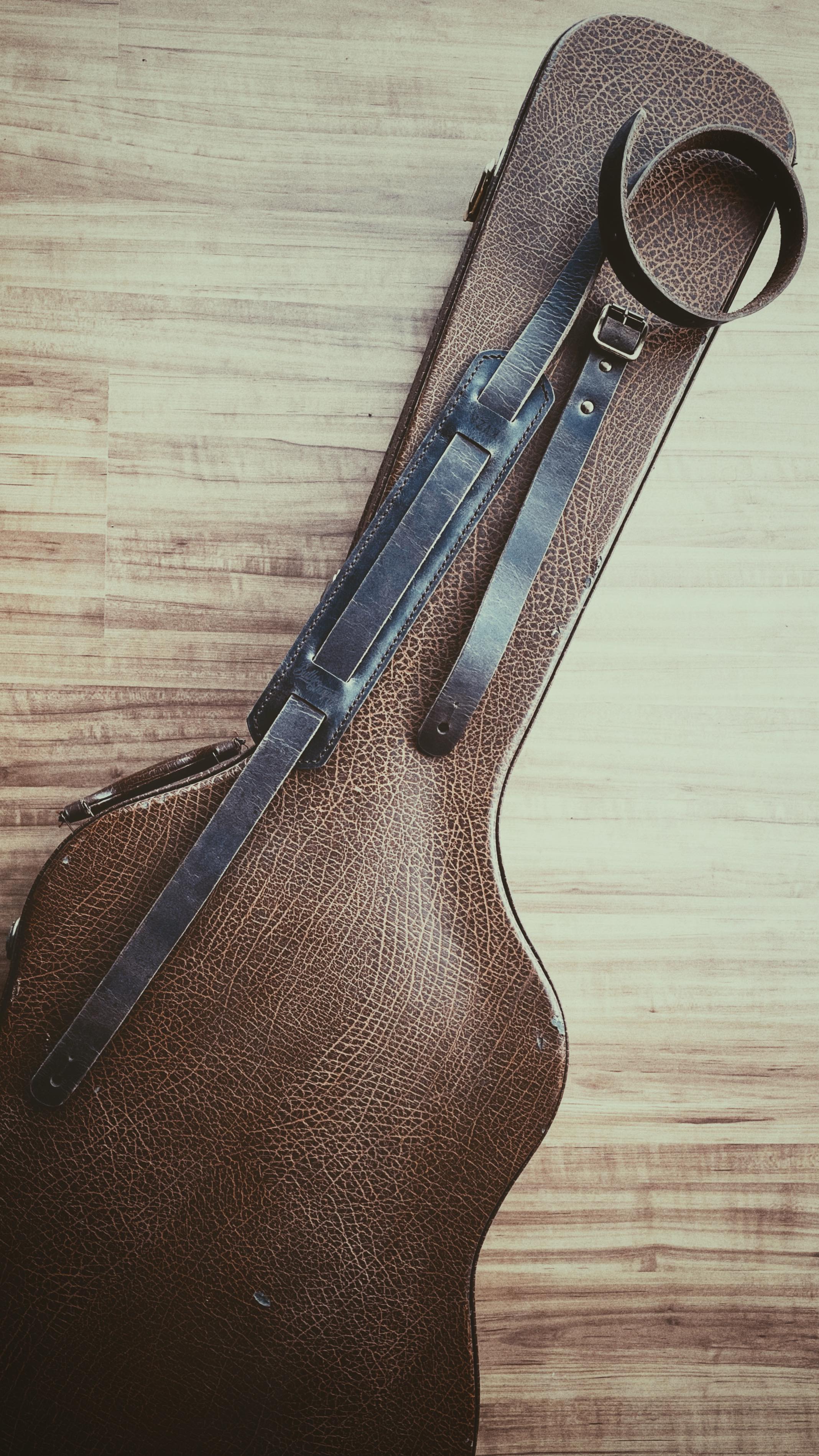 Que tal essa Nashville Coffee, robusta e rústica, feita totalmente à mão e personalizada?
.
.
.
#façaacontecer #leathergoods #leatherguitarstraps #correiasparaguitarra #wallets #acessóriosemcouro #handmade #leather #feitosàmão #feitosàmãonobrasil #couro #artigosdecouro #qualidade #exclusividade #rústico #rocknroll #blues #coffee #café #musicacouroecafé #agenteamaoquefaz