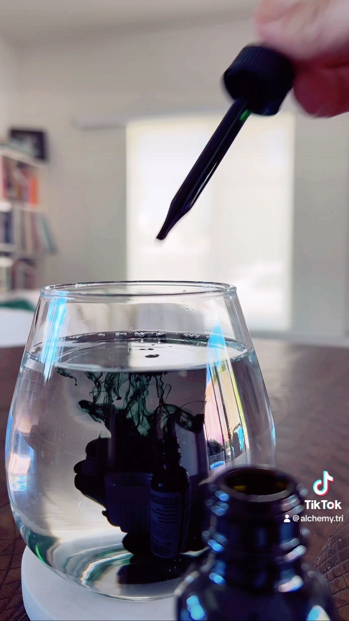 Chlorophyll water is a daily ritual I’ve been doing for about 15 years, and one of the secrets to glowing skin, a healthy digestive system and it’s an internal deodorizer! So so good for you and a super easy way to cleanse daily.
#chlorophyll #liquid #healthyskin #glow #health #cleanse #healthtips #glowingskin #digestion