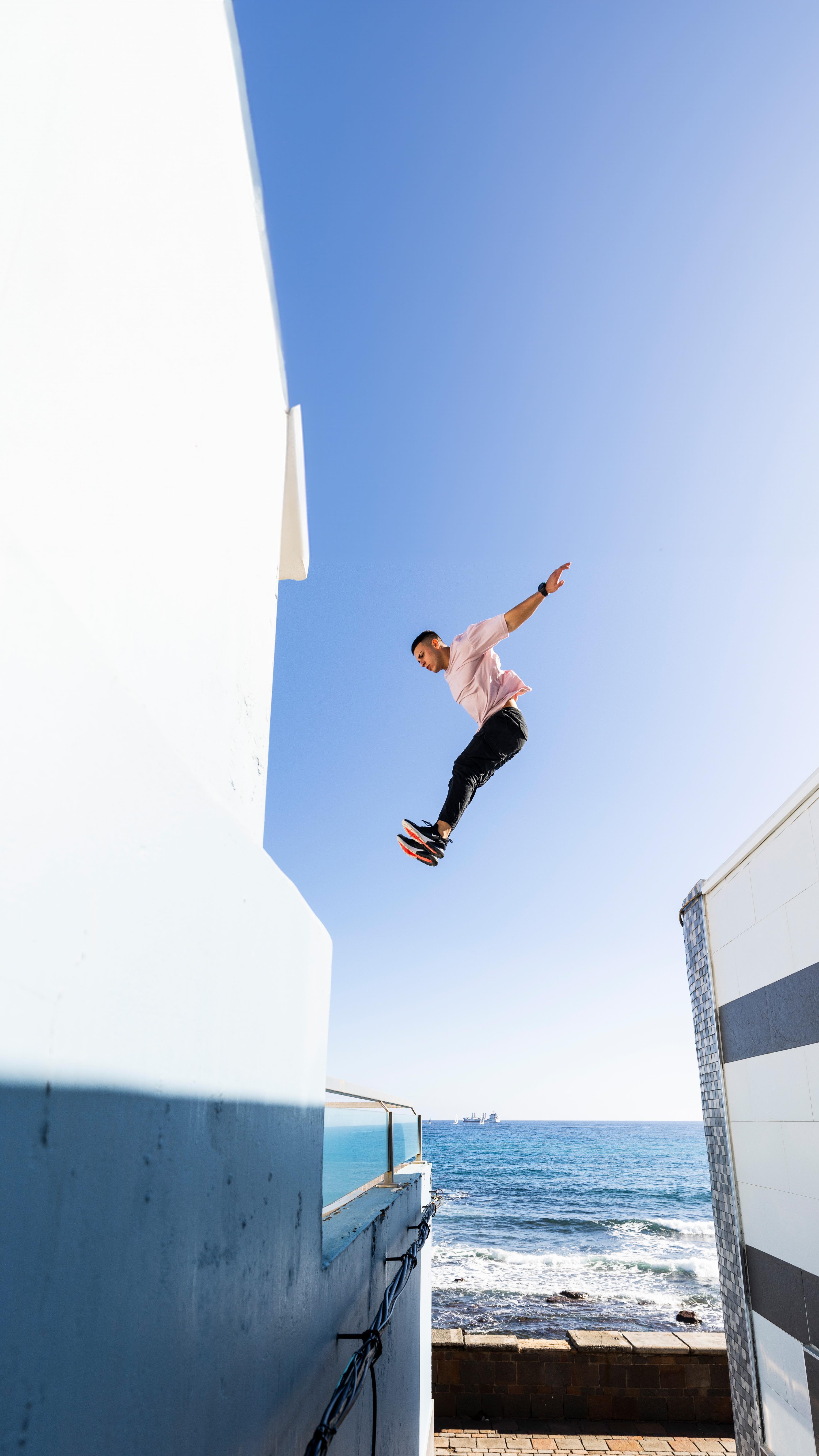 Throwback to our shooting on Gran Canaria in November! @davidlobeira flying, jumping, twisting and flipping for @nopantsclub.munich & @canondeutschland – This was fun!
#advertisingcampaign #shooting #production #agency #munich
@nk.film.production @wiebketamm @nils.krebs