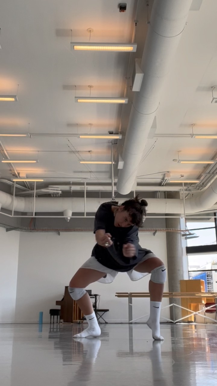 🔊🔊🔊 this week in the studio getting ready for a big creation week with my sister and a whole big cast of incredible artists. It’s beautiful out there x
This weeks inspiration is this song by @rociomarquezoficial and @bronquiobronc 🔥 thank you @dayna_foto for the introduction ;)