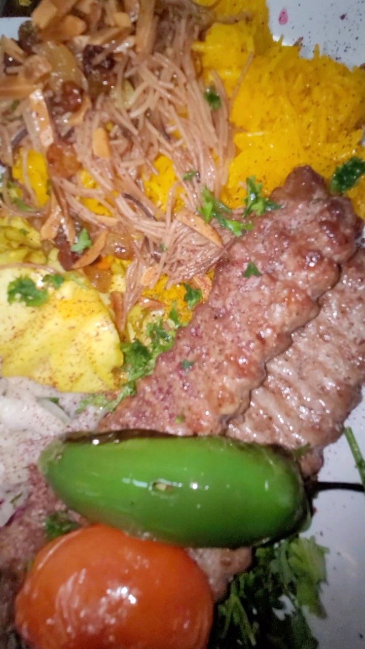 Happy Friday! Did you know we have lunch specials every M-F from 11am to 3pm?! Here’s a glimpse of some of our most popular plates 👆🏻
#lunchspecial #happyhour #sdhappyhour #kebab #shawarma #foodie #goodeats #healthyfood #sandiegofood