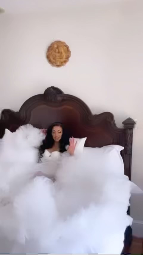 Our Ethiopian Princess👑
•
Bride: @ednamakonnen
Robe: @vtabi_official
Hair: @hairbyestylez
MUA: @blushbymakki
Planning & Coordination: @lushcoutureevents
#road2robinson
•
We do not own the rights to this song