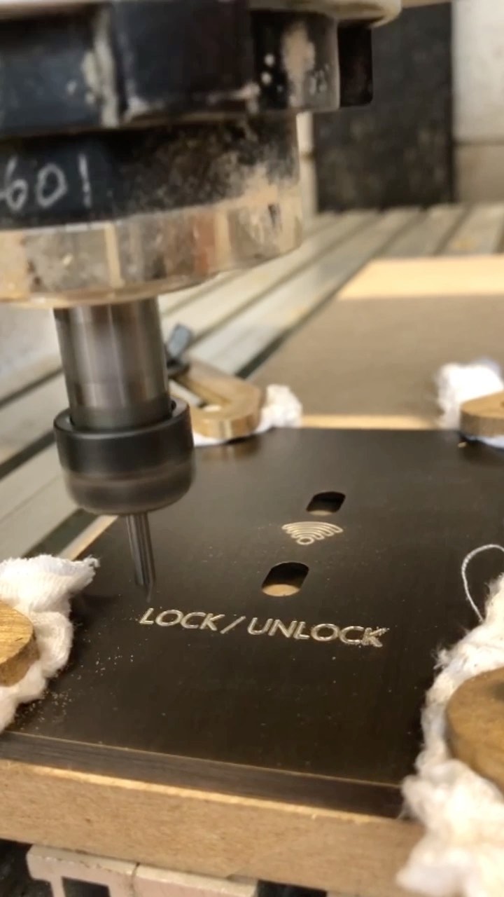 Lock / Unlock ? 🔓/🔒
Vous aussi personnalisez vos prises et interrupteurs à l’infini avec la gravure de votre choix !
#6ixtes #6ixtesinterrupteurs #interrupteur #ateliersdefrance #savoirfaire #artisanat #artisanatfrancais #artisans #art #gravure #appartement #architecture #luxe #decorationinterieur #paris #decoration #laiton #inox #interiordesign #interiordecor #homedecor #design #craftmanship #homedesign #interiorarchitect