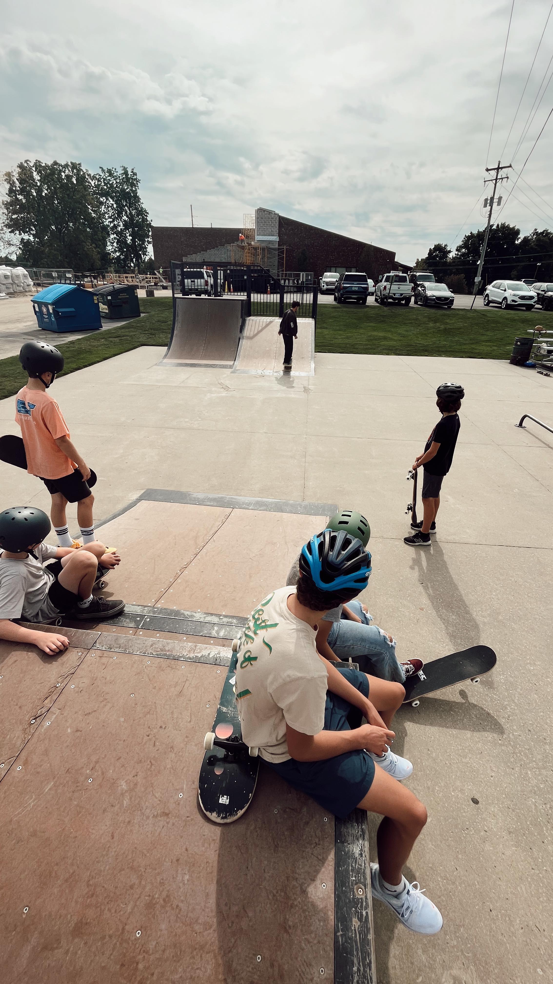 Practice session 👍
Our thrillseekers put in the work practicing (and practicing and practicing) riding up and down on boxes at the park recently. The process can be frustrating and the work can be difficult but the pay off is so rewarding!
#ventureactionsports #actionsports #skate #skateboarding #skateboardingisfun #stickintricks #progressionsession #practicepracticepractice #practicemakesperfect