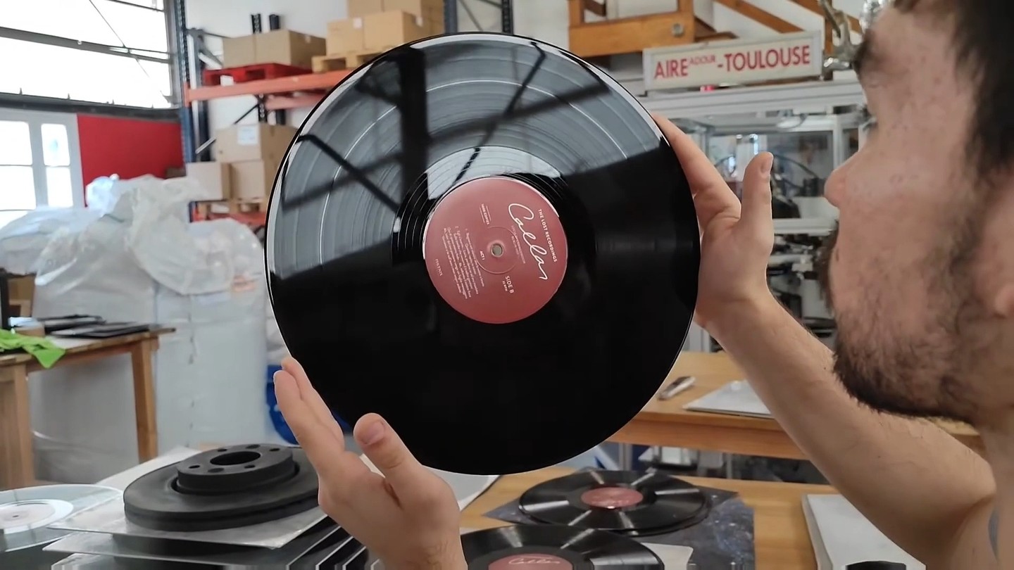 Maria Callas - Live in Berlin, ACT I: We've been pressing this marvelous 3 LP project by @thelostrecordings_music for two days in our factory in Marciac. Breath-taking restored sound and stunning look and feel. The first units will be shipped out starting on Friday, July 7th.
#thelostrecordings #vinylcommunity #vinylrecords #pressedinmarciac #classicalmusic #mariacallas #mariacallasfoundation
#opera