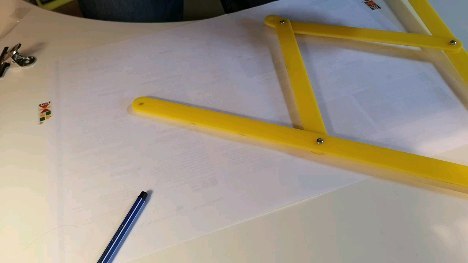 🎢En 2023, hop-là et patatras ?
Si l’année dernière a démarré en trombe avec de fabuleux projets menés par monts et par vaux, la fin 2023 nous a rappelé fermement que nous n’étions pas des machines ! Les turbulences sismiques de la vie ont perturbé nos emplois du temps chargés et nos objectifs un peu foufous.
.
🏗Alors, en 2024, on respire, on rattrape le retard et on se prépare à l'attaque !
Ça commence en beauté avec cette ingénieuse création de “pantographe maison” made by @emilieblabla_graphiste en plexi découpé au laser du FabLab @lab2r.
Cet outil géométriquement magique permet d’agrandir un dessin sans peine ! Il fait partie d’un des modules de médiation de la mallette pédagogique “Dubuffet à la (hour)loupe” en cours de création pour la “Tour aux Figures” du département des Hauts de Seine (livraison en Avril).
.
Banzaï la Fabrique Toi-Même !
#mediationculturelle #musee #exposition #malle #outildemediation #tourauxfigures #dubuffet #pantographe #lafabriquetoimeme