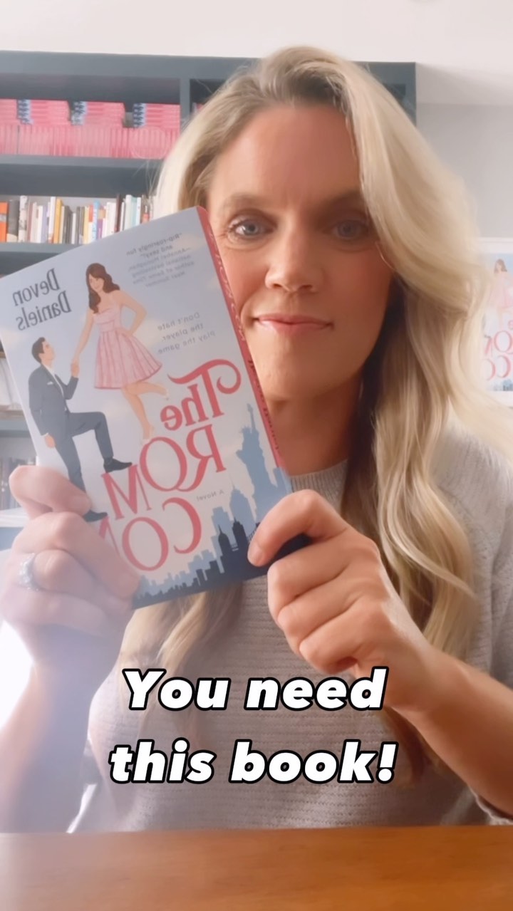 3 words: Big Grandma Energy 👵🏻 (but seriously, get ready for some A+ Golden Girls content, I’m talking absolute bangers) #theromcon #goldengirls #bettywhiteforever