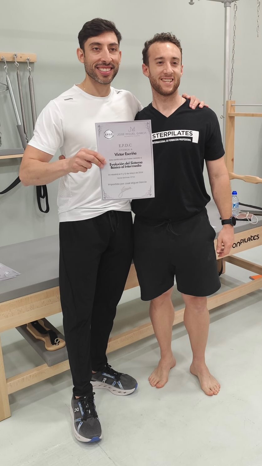 Enamorado del pilates clásico, de su elegancia, su técnica y sobre todo de la excelencia basada en los pequeños detalles.
Gracias a @josemiguelgarciapilates por ayudarme a mi desarrollo como profesional del método y por su empatía como profesor experimentado.
Gracias también a @karol_tamayo_pilates por dejarnos disfrutar de sus instalaciones @kt_el_estudio que son una auténtica maravilla.
Gracias al pilates por rodearme de excelentes profesionales y sobretodo de personas con muchas ganas de seguir aprendiendo.
@julia.pujalte.dolera
@alex.raspopov @gioiabenedini @physiopilatesmariola @teampilates.studio
@lorenauve.pilatesclasico @gimenezespla
@vanebopilates @pilates_barbaramorala
Nos vemos en noviembre!!
#pilates
#pilatesmat
#PilatesLovers
#PilatesBody
#pilatesfitness
#PilatesReformer
#PilatesWorkout
#PilatesTime
#PilatesStyle
#PilatesMovement
#PilatesPower
#PilatesTraining
#reformerpilates
#PilatesParaTodos
#PilatesFuncional
#entrenamiento
#training
#salud
#health
#healthy
#fitness
#bienestar
#transformatucuerpo
#abdomen
#rivasvaciamadrid
#rivas
#madrid
#vem
#vempilates
#menosesmas
