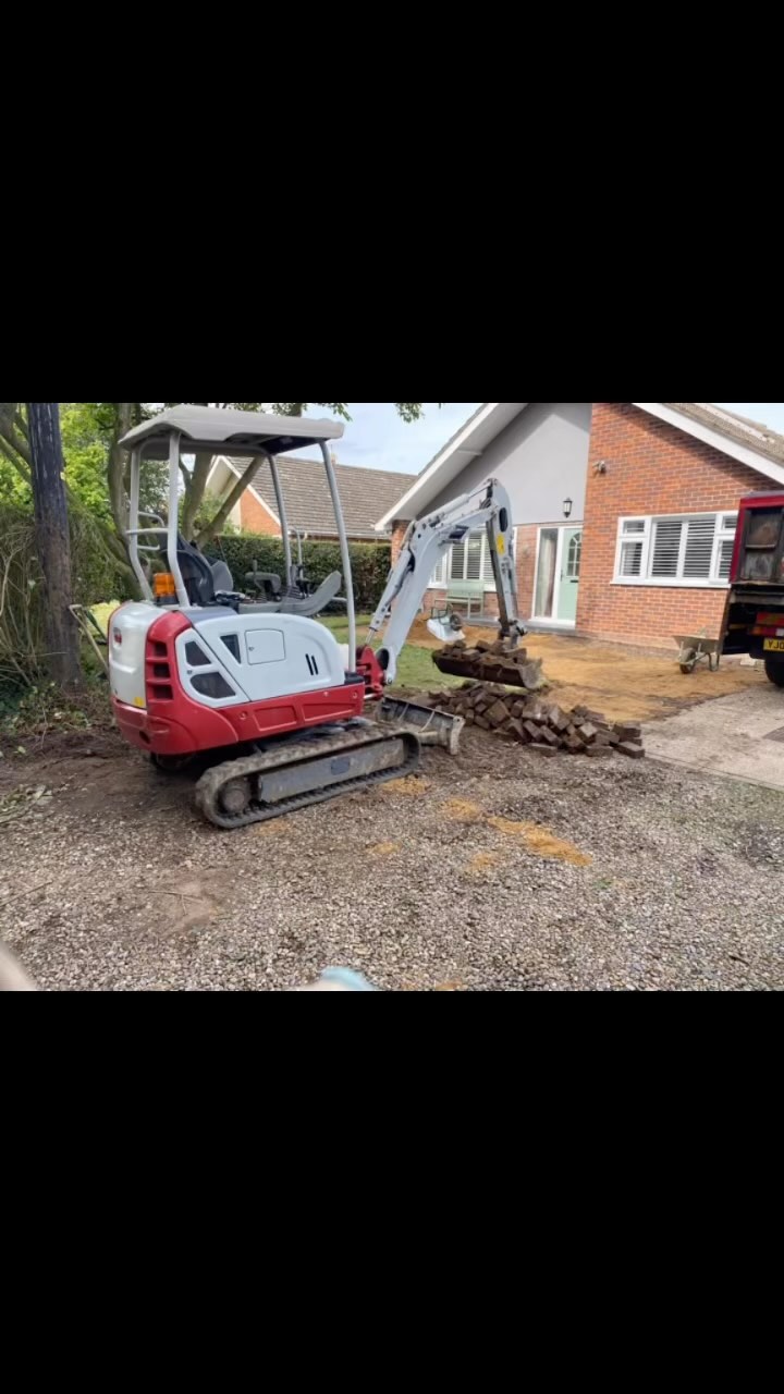 ** Before and After **
This driveway and patio area was installed in Blofield last week using charcoal tumbled setts block edging to create the entrance way, Raj Green Indian sandstone patio and finished with classic black tarmac driveway. A stunning transformation by our team!
#SandStone #Tarmac #BlockPaving #TarmacNorwich #BeforeAndAfter #DrivewaysNorwich #BlockPavingDrivewaysNorwich #DeebaSurfacing #SurfacingAndLandscaping