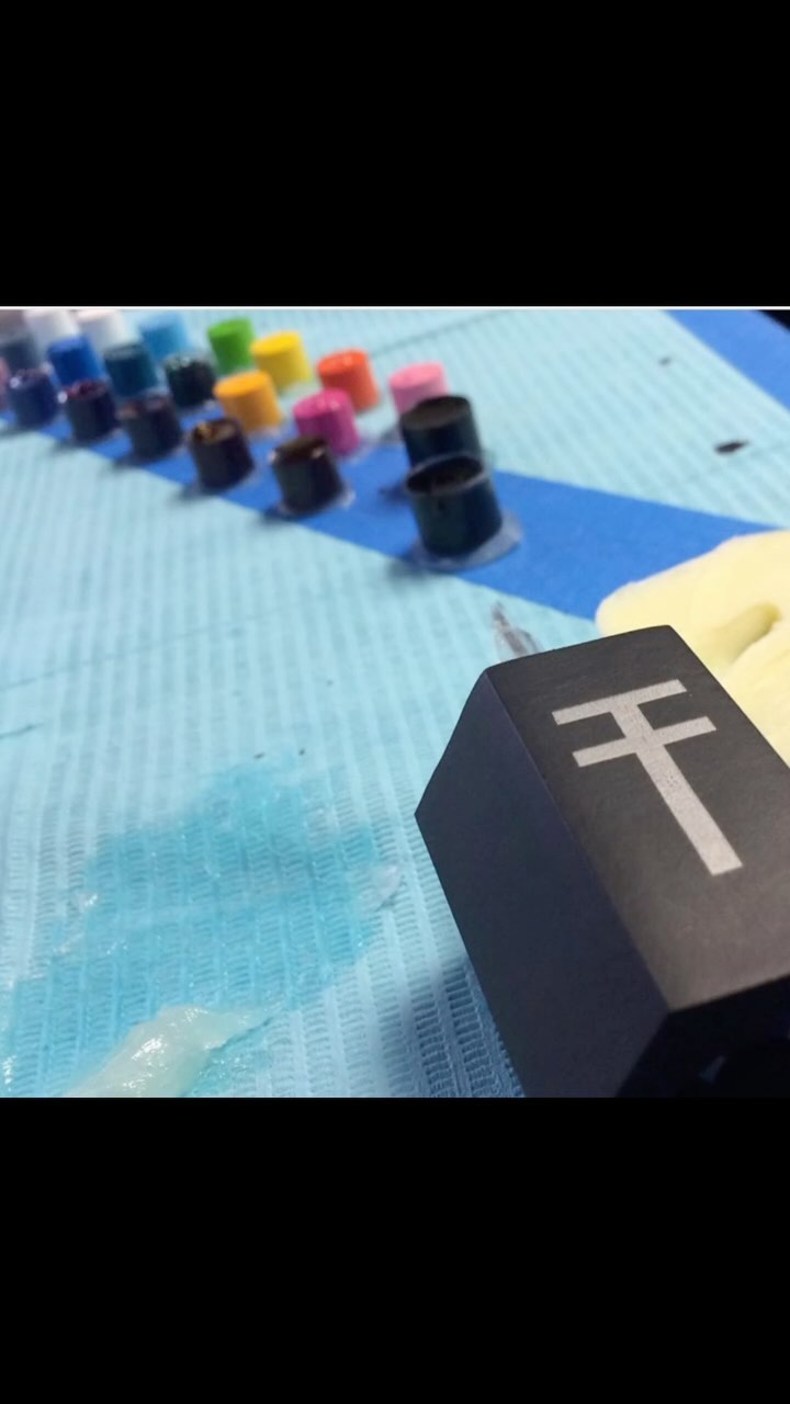 Look how my setup has changed over the years… from paper towel wrapped around the grips of my coil machines, to true grips on my Welker rotary machines, to todays streamlined set up with my pen style machine and true tray. #truetattoosupply #truetubes #truegrips #starbritecolors #welkertattoomachines #cheyennetattooequipment