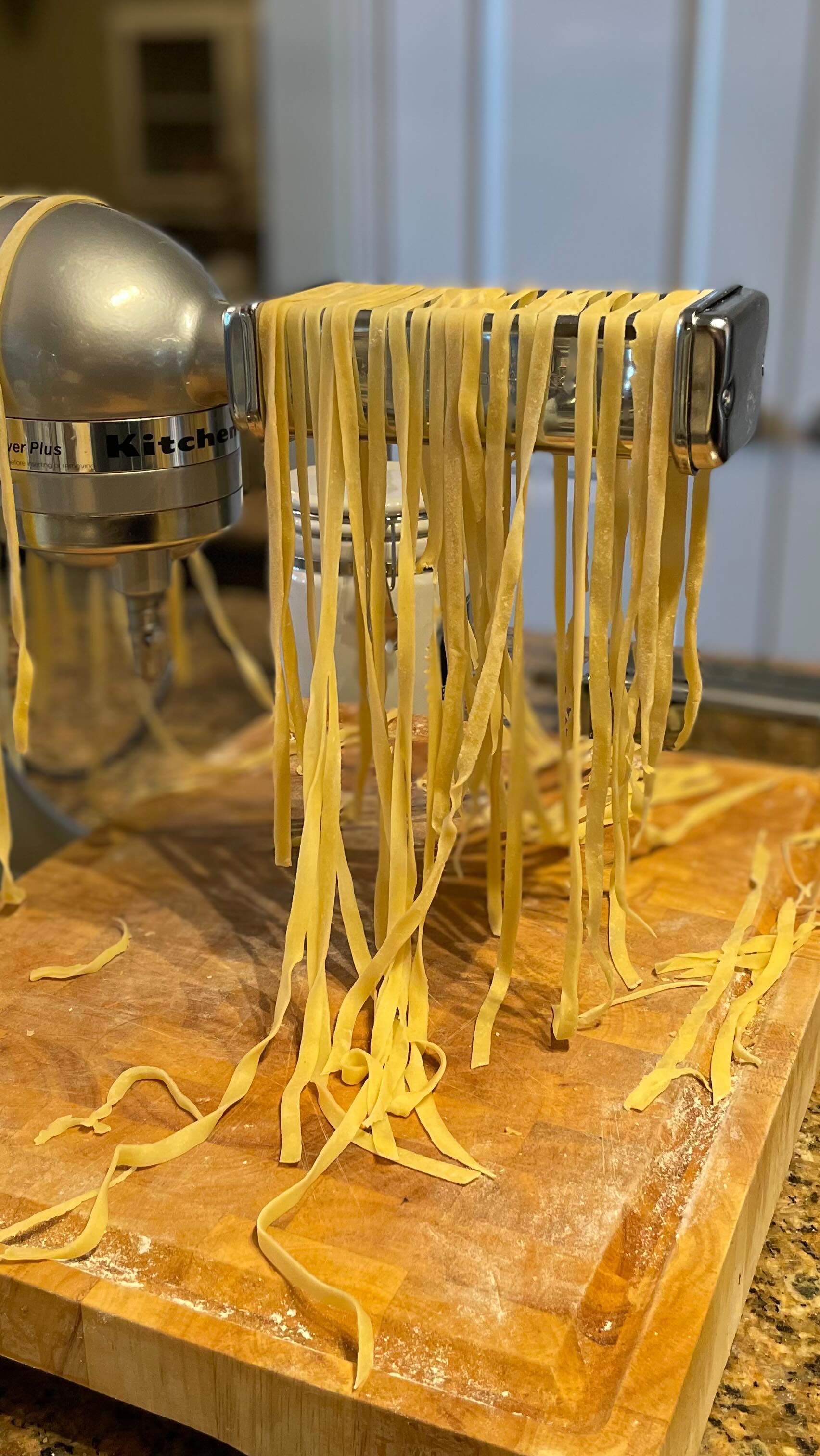 👨🏻🍳 Chef Pete was busy yesterday making homemade pasta and meatballs and I’m loving it! 🥰👌🍝 It was 10/10 and I think he should teach classes 🙃 @peter_leahy
.
.
.
.
.
#foodstagram #instafood #cooking #foodporn #meatballs #pasta #homemadepasta #cookingathome #cookingvideo #fun #datenight #love #italianfood #italian #italiancuisine #italiancooking #love #fridaynight #fridaynightdinner #ugc #toronto #italy #pastamaking