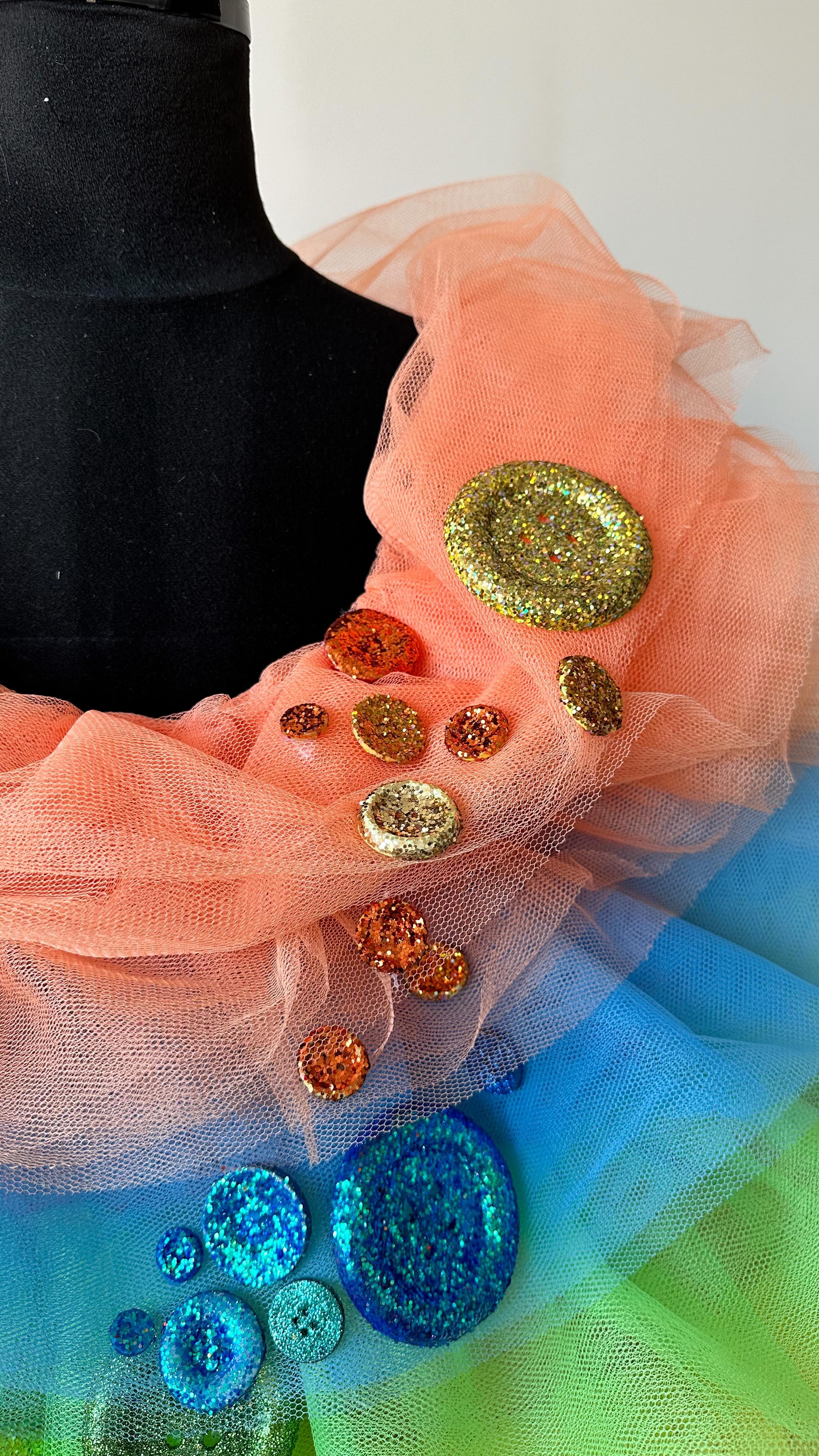 Let’s make a dress for @brittany_von_bottoks for @rupaulsdragcon London this weekend 💄
80 meters of tulle, and a lot lot lot of ruffles but I love the finished product, so cute, so colorful, so @brittany_von_bottoks
Thank you Brittany for the trust and this amazing project !
Hope you like it !
DM are open for commissions ✨