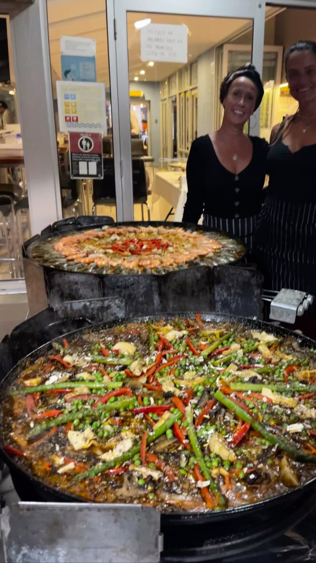 Five events in 8 days, 400 guests 🥘only at CafeCaminoooo!!
Book your next event