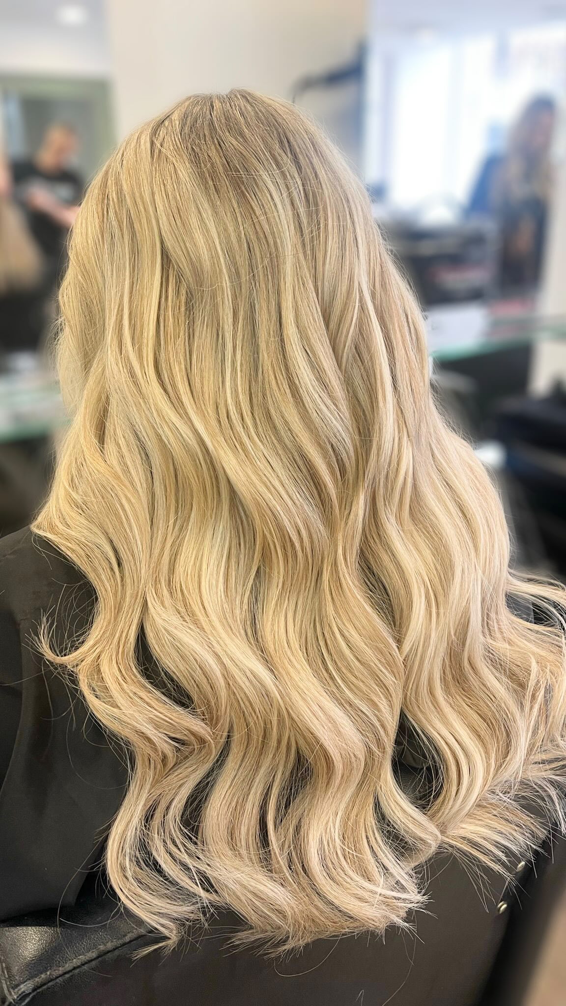FLEX WEFT
The power of extensions 💪🏼 @bellami_uk Flex Weft Install transforming hair with length and volume ✨
Install by @natalieblendsalon 💕
#blendsalon #blendsalonderby #derbysalon #bellamipartnersalon #bellamisalon #bellamihairpro #hairextensionsderby #hairextensionsnottingham