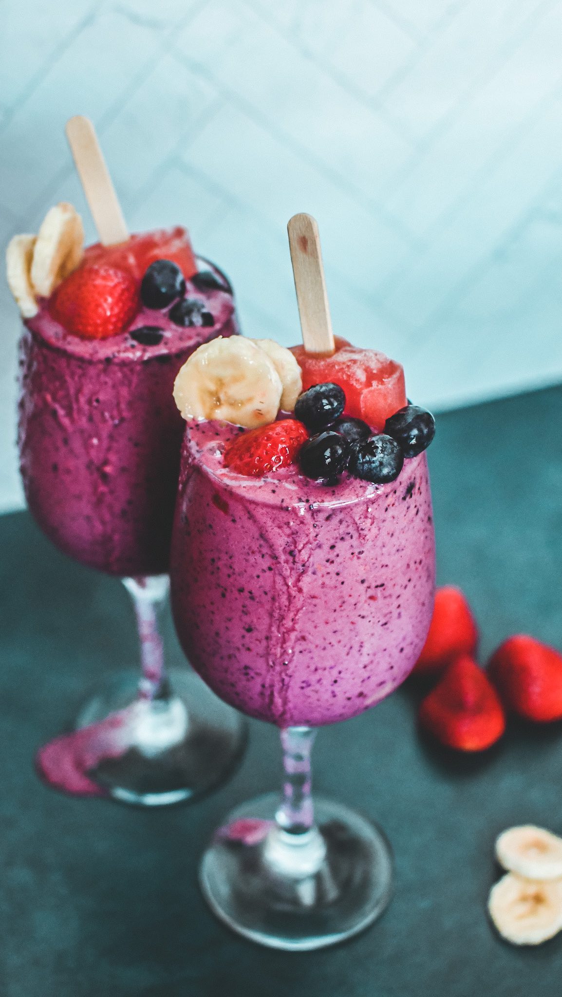 Happy Halloween! Do you have a sweet tooth but don’t like candy? 🍬🎃 #koiapartner I have a dessert you might like that only uses two ingredients: @drinkkoia and frozen berries
You can find Koia at #kroger now! I love accessibility and low maintenance recipes. This is simple, sweet and easy to make. In a blender, mix your plant protein drink with 1-2 cups of frozen berries till creamy. Garnish with fresh fruit (and an organic popsicle if you want to be extra). Enjoy!