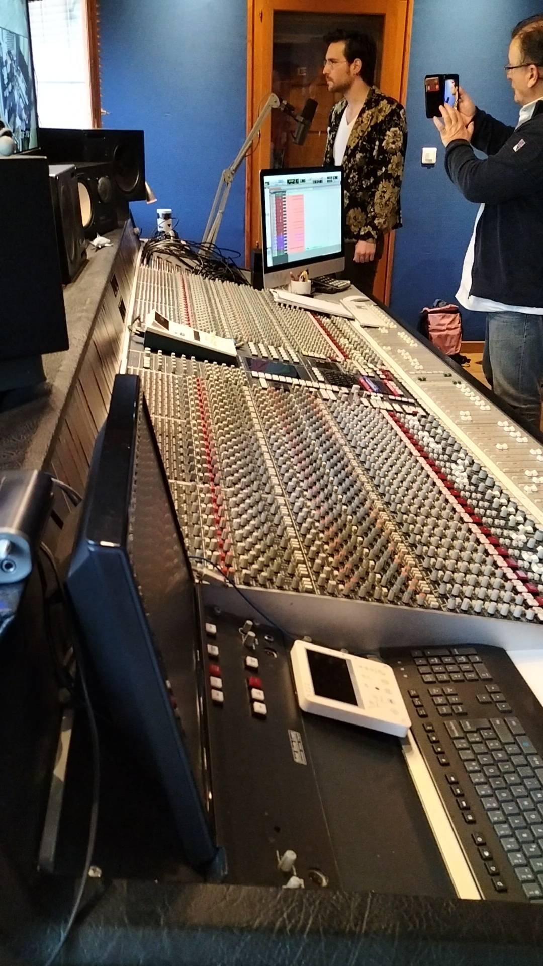 Aujourd'hui les élèves en formation Technicien son enregistrent un groupe en live !
#studiodenregistrement
#studioproducson
#formationaudiovisuelle
#ingenieurduson