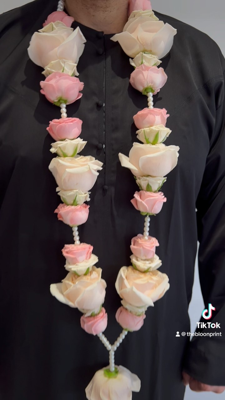 Fresh Floral Haars (Garlands) ready for your special event! DM us to order 🌹
#floralhaar#floralgarland#floralnecklace