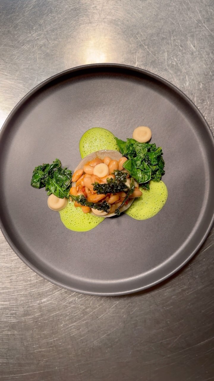 Kurzer Rückblick in unser April Menü - Artischocke mit Bohnen und Federkohl. Ab heute haben wir ein neues leckeres Menü 😋
#oberstadt #oberstadtbaden #baden #badenist #badenisst #restaurant #gaultmillau #gaultmillau_schweiz #guidebleu