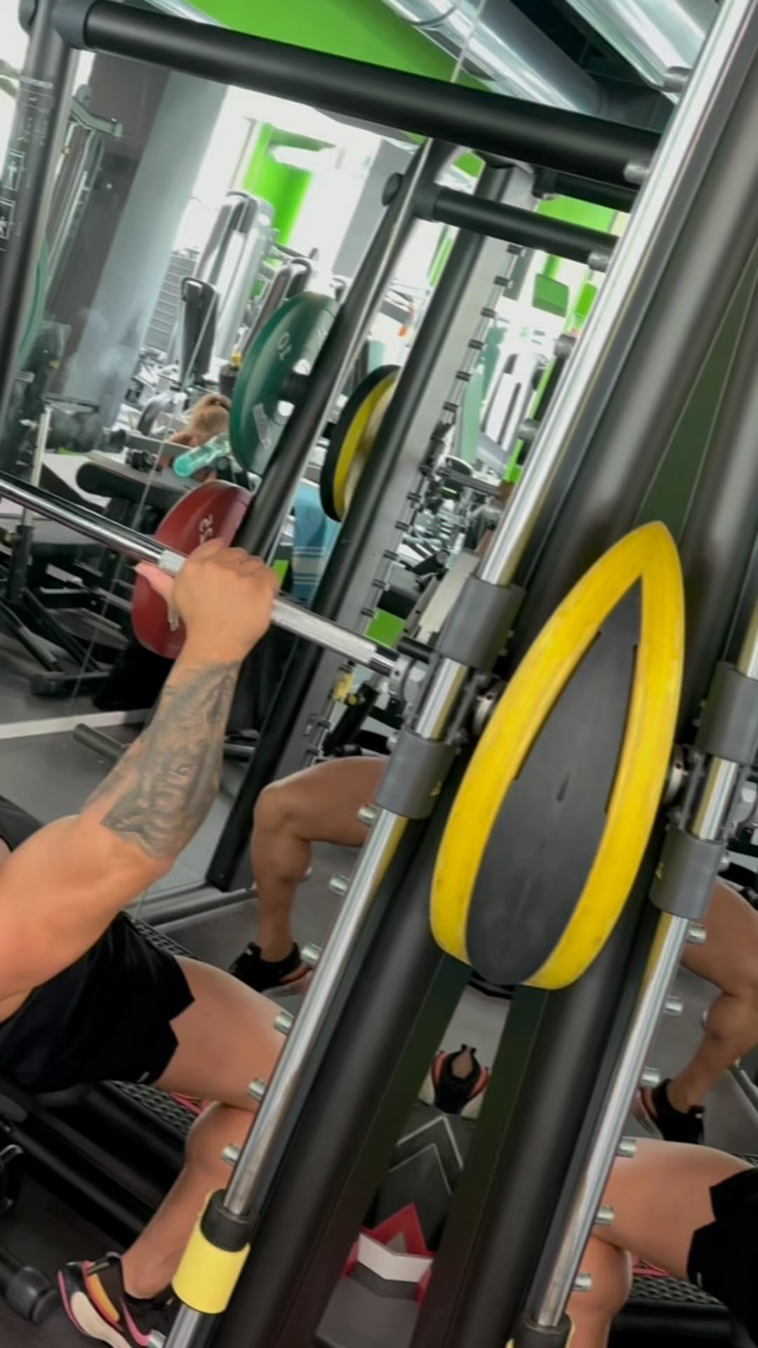 .
BEWARE! anyone wanting to train on your honeymoon .. 👀
Training while you’re travelling isn’t impossible ..
(if you have a partner who really loves you and cares about your health 😅)
- If you’re realistic about how long your sessions should take
- Can push a few muscle groups into one session
(Like I did in this video, was a push day; chest, delts & tris)
- Making sure you’re consuming *somewhat* appropriate calories and macros to still recover from the mid-range intensity sessions
The main aim in training while travelling (depending on how long you’re travelling for) shouldn’t be to break any world records, but more so, to maintain or potentially slightly improve current physique and achieve any health/fitness goals, while still enjoying as much pasta and croissants as you can
🍝 🥐💯