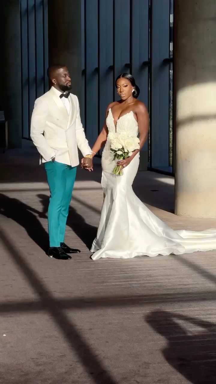 If time stood still, what would you see #akathebrrrs
•
Planning & Coordination: @lushcoutureevents
Bridal MUA: @mua_ttt_tia
Bridal Hairstylist: @hairbyestylez
Florals: @trebellaeventsllc
•
#love #weddingday #ido #thecoordinatedbride #bcollectivemag #perfete #beyonce