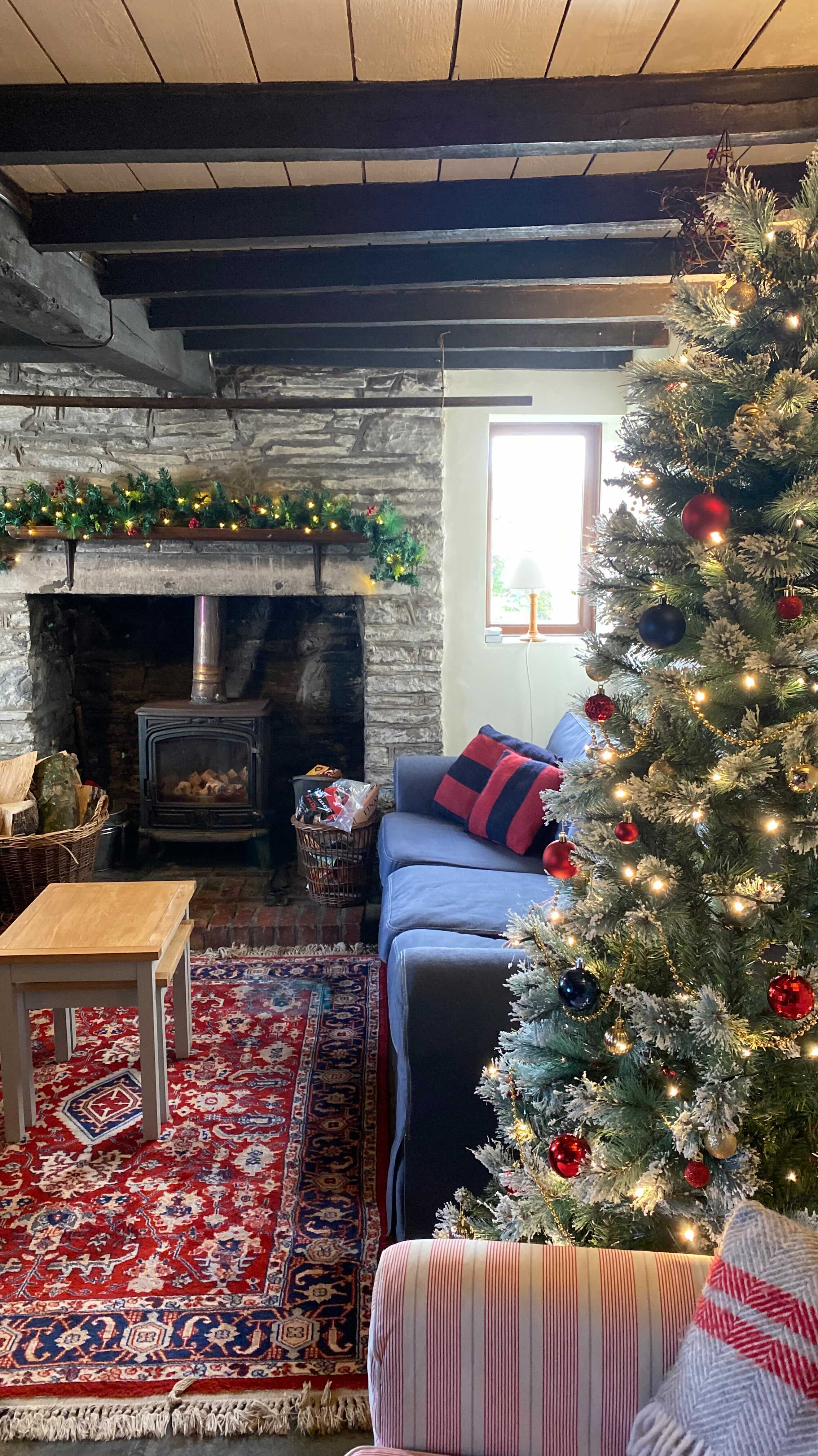 So cosy and ready for our lovely Christmas guests to arrive! 🎄🎄🎄