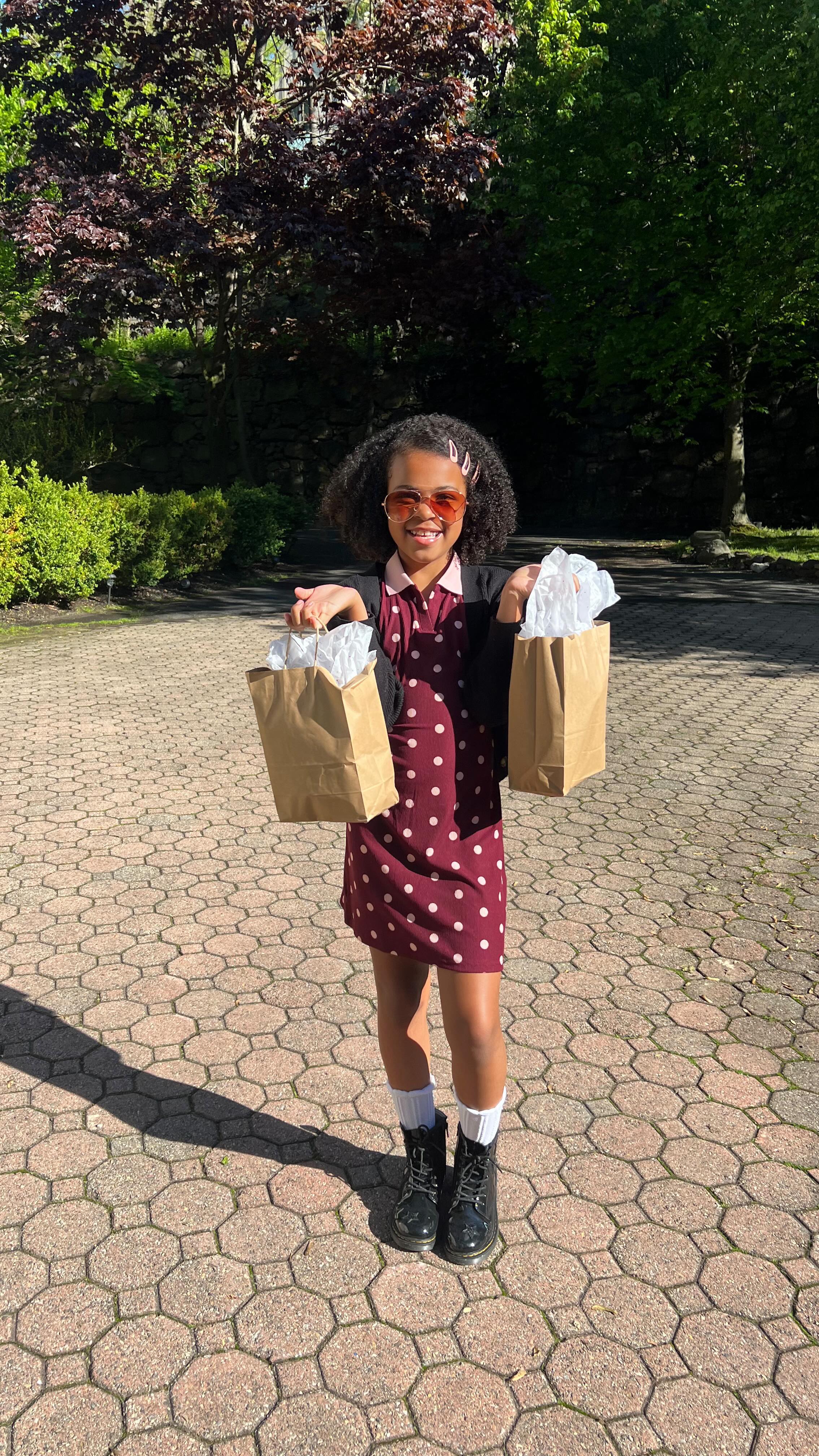 Beautiful Bag reveal for the Teen Leadership and Success Summit at @oasispatersonnj 🛍️ I was so happy that Project Beautiful could be a part! @rainamariepitts #givingback #volunteering #love #service #giveback #donate #charity #helpingothers #makeadifference #family #communitysupport #leadership #communitylove #communityservice #community #volunteer #dove #unilever #supportwomen #jonesroadbeauty