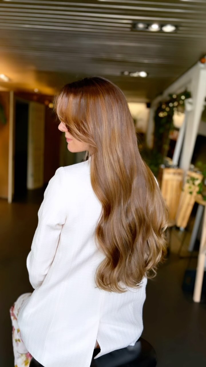 Some of our latest highlights and balayages results, all with our organic hair color and care 🌿✨
Book your appointment now here;
www.eorganicsalon.nl
Or find the link in our bio ✨
#biosalon #organichaircare #besthairsalon #colorspecialist #balagehair #highlightshair #organichaircolor #kapperdenhaag #duurzamekapsalon #japaneseheadspa #scalpcaretreatment #selfcare