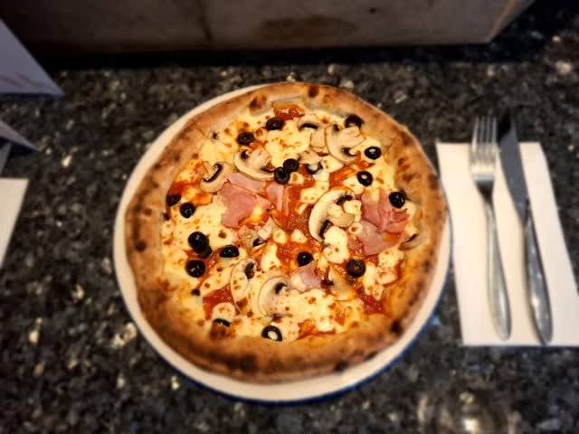 Simplicity + quality = pizza BOHME @bohemerichmond
At the new place to be in east sheen
#pizza #pizzalover #richmond #eastsheenvillage #eastsheen #london #lunch #dinner #supportlocalbusinesses❤️