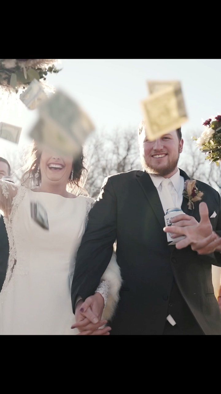 This is what people mean when they say “The Money Shot”
+
Bride: @baylee.pfeifer
Groom: @kylejp111
Photographer: @maktographymk
Videographer: @yellowsharkvisuals
Flowers: @aleyktuttle
Dress: @bridalisle
Hair: @s_simoneau & @deja.vu.salon
Make Up: @glambymorganpfeifer
.
.
.
.
.
.
.
#kansascitywedding #kansaswedding #missouriwedding #kansasweddings #missouriweddings #kansascityweddings #weddingreel #weddingreels #weddingvideography #weddingvideo #haysks #kansascityvideographer