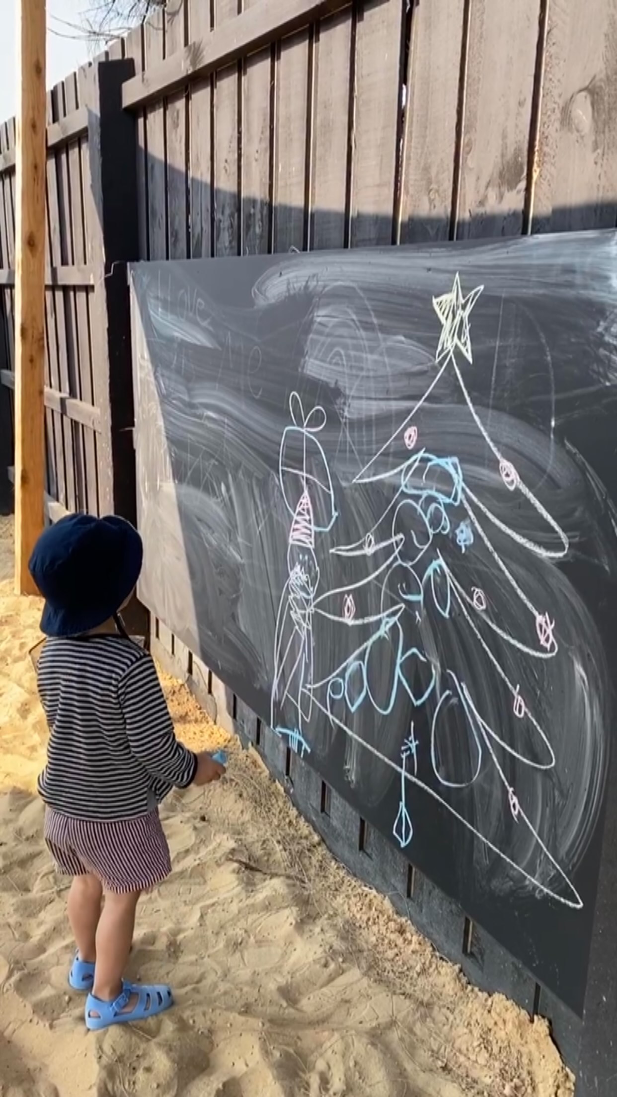 This is Christmas done 🇦🇺 style
Missing the Tasmanian bubbles 🍾beach, bros and bbq this year