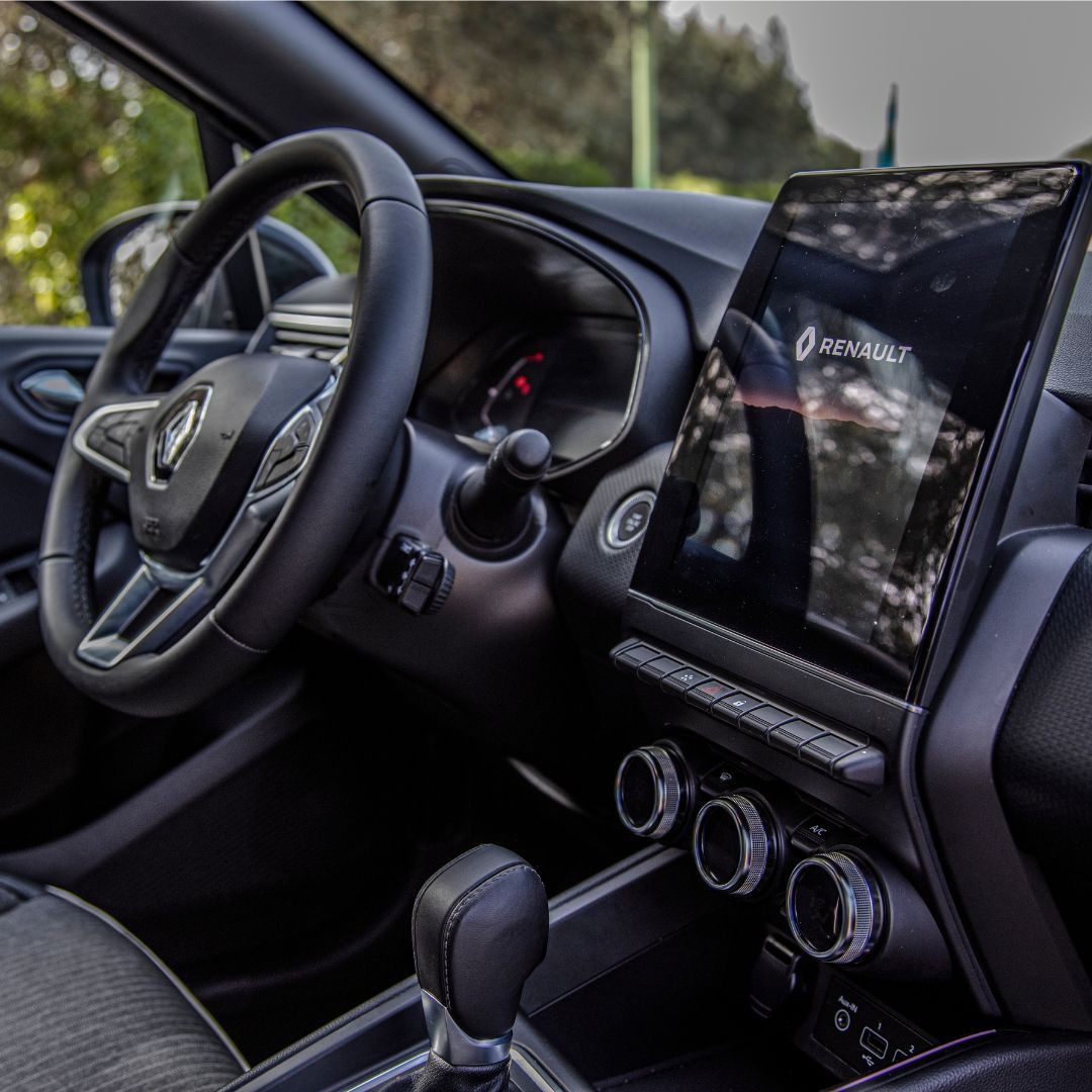 🌟 Louez la Renault Clio 5 de 2023 pour un Voyage Urbain Élégant et Confortable