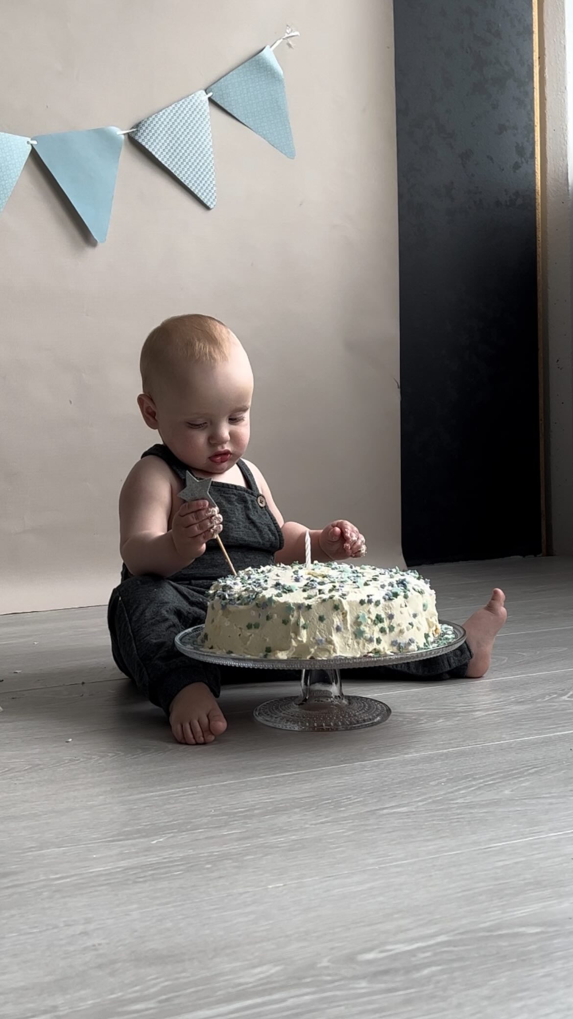 too cute 🥳🎂🥰
.
.
.
#cakesmash #cakesmashphotography #cakesmashsession #cakesmashshoot