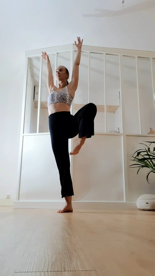 Mood du soir - Yoga & danse 💫
#yogateacher #dancer #yogainspiration #yogaparis #yogaathome #yogapratice #yogaflow #danceandyoga #yogadance #yogareel #yuj #yujyoga @yujyoga