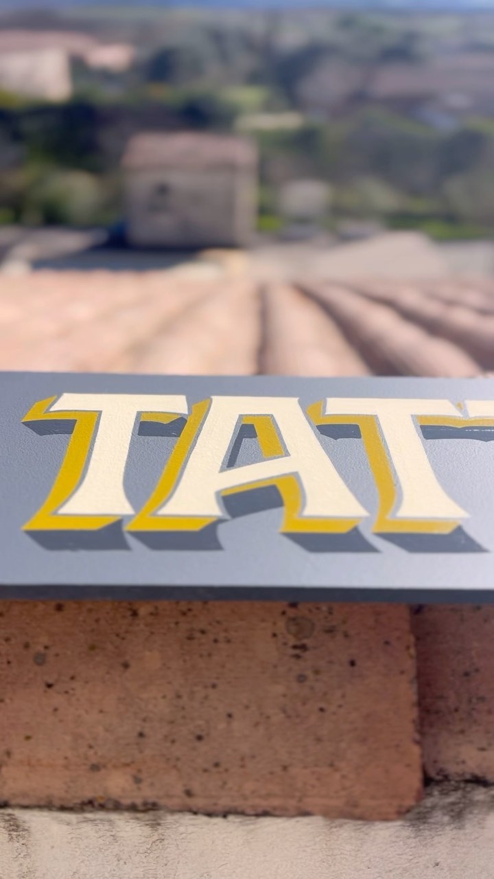 😎 Préparation de panneau pour ma participation au salon du tatouage de Montpellier du 17 au 19 Mai !
Je vais en préparer un certain nombre faudra passer me voir au salon pour les découvrir 😉
#peintalamain #peintreenlettres #alwayshandpaint #signpaint #signpainting #handpainting #lettering #handlettered #handlettering #practice #tattoo #tatouage #nimes #montpellier #occitanie #luckylucien