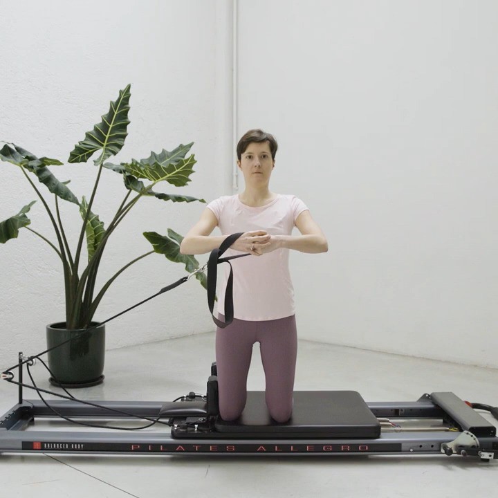 In this video we demonstrate exercises to prevent and alleviate shoulder issues.
One of the leading causes of pain in the shoulder area, including the neck, is weakness in the rotator cuff muscles, which surround the shoulder blades.
The rotator cuff are often overlooked in traditional training programmes or not warmed up properly, prior to gym workouts. This leads to overwork in surrounding muscles, which you might have experienced as neck stiffness.
The exercises in this video show how to activate and condition the rotator cuff appropriately: move slowly, feeling the rotation of your arm bone in the shoulder socket.
Because these muscles are small, you do not need heavy weights. If you do not have a reformer, you can simply make the same movements without any equipment.
Try these out and let us know the difference you feel!
Video credits @moonwalk.studio