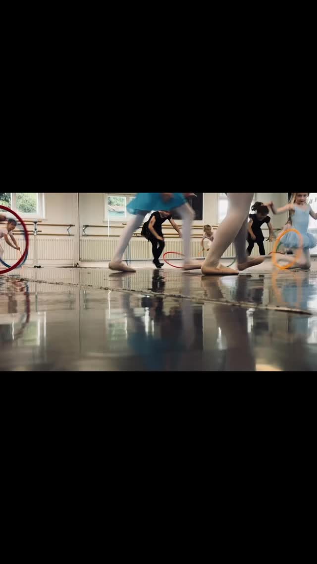 🏆 #fridaychallenge @balletschool_barbara_bortoli
Spin, Spin, Spin ⭕️ Don’t let the wheels drop ❣️
🩰Where skill and passion dance together
#balletstudents #spinningwheels #challenge