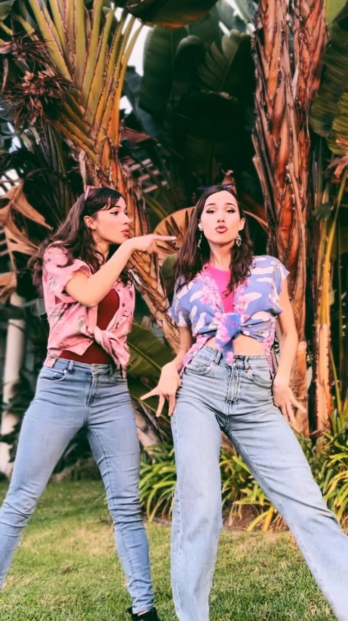 For all my chocolate lovers out there, I present to you: Woo - a better for you candy bar that has double the protein and half the sugar of traditional candy bars.🤎