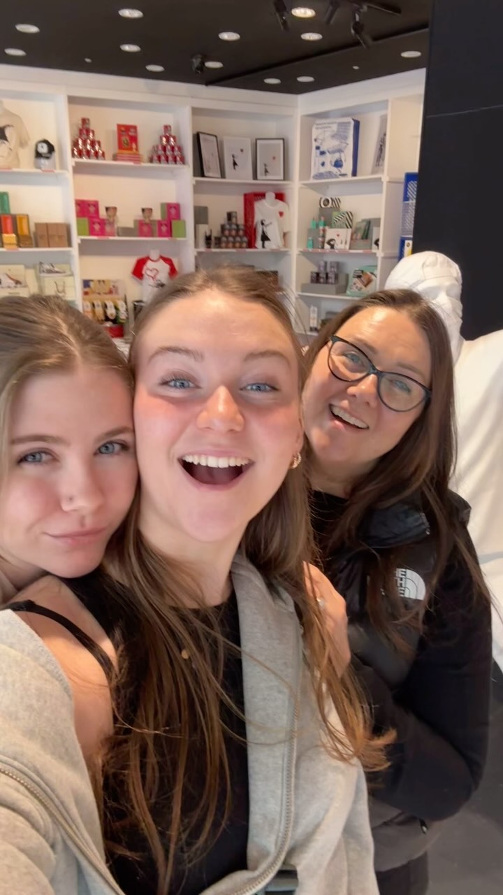 What an awesome half term week exploring London! We managed to see the incredible Banksy Exhibition @artofbanksyexhibit on Regents Street before it moves on, and then a slow wander through The National Gallery @nationalgallery - we also discovered a huge art store in Kensington, a cosy bookstore in Trafalgar Square and countless Açai bowls from Joe & The Juice!!! Ohhh, and a fantastic Valentines dinner at The Farmacy 🥦 I just want to go back to the beginning and do it all again - but starting this week feeling very inspired 🥰🥰 #london #exploringlondon #artgallery #banksyexhibition #thenationalgallery #halfterm #amazingcities #mysecretlondon #artlover #artgallery #londonart #londongallery #citybreak #citylife #travelreels