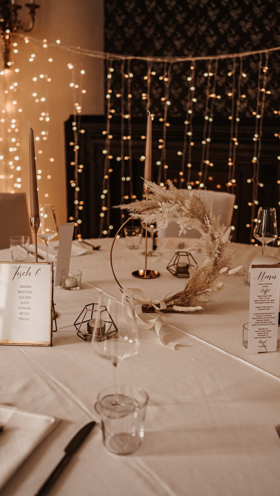 Yeah, der langersehnte Heiratsantrag ist da und du willst am liebsten sofort damit beginnen, Locations und Dienstleister:innen anzuschreiben?!
Aber du hast
❌ keine Ahnung, was sich dein Partner genau vom Hochzeitstag wünscht
❌ deinen Partner noch nicht in deine Wünsche eingeweiht
❌ keinen Plan wie hoch euer Budget ist
❌wie viele Gäste ihr erwartet
❌ ….
💡Dann steckt erstmal euren Rahmen ab, damit ihr bei der Planung keine wertvolle (Frei-)Zeit verliert.
Weitere Tipps rund um due Hochzeit und natürlich auch zur Freien Trauung gibt es im aktuellen Themenmonat Yeah, der langersehnte Heiratsantrag ist da und du willst am liebsten sofort damit beginnen, Locations und Dienstleister:innen anzuschreiben?!
Aber du hast
❌ keine Ahnung, was sich dein Partner genau vom Hochzeitstag wünscht
❌ deinen Partner noch nicht in deine Wünsche eingeweiht
❌ keinen Plan wie hoch euer Budget ist
❌wie viele Gäste ihr erwartet
❌ ….
💡Dann steckt erstmal euren Rahmen ab, damit ihr bei der Planung keine wertvolle (Frei-)Zeit verliert.
Weitere Tipps rund um die Hochzeit und natürlich auch zur Freien Trauung gibt es im aktuellen Themenmonat auf unserem Account
#hochzeit #hochzeitsplanung #hochzeitsinspo #hochzeitstrends #freietrauung #hochzeit2022 #hochzeit2023 #liebe #verlobt💍 #verlobt #heiratsantrag #braut #bräutigam #teamwortefuerdieewigkeit dem Account von @worte_fuer_die_ewigkeit
#hochzeit #hochzeitsplanung #hochzeitsinspo #hochzeitstrends #freietrauung #hochzeit2022 #hochzeit2023 #liebe #verlobt💍 #verlobt #heiratsantrag #braut #bräutigam #teamwortefuerdieewigkeit