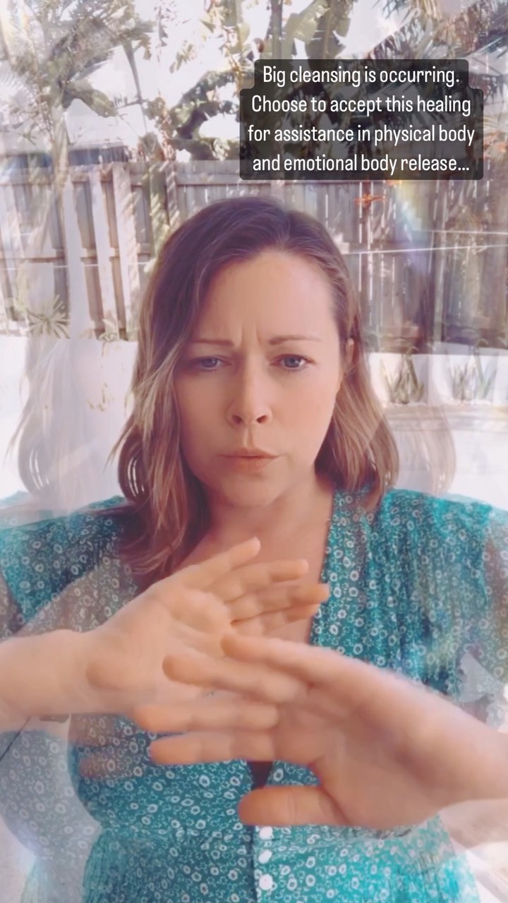 I have felt huge releases from my physical body and energy body these last few days. The energy with this full moon has been huge! A healing to support this cleansing and release from your Bodies… 🌈
#reikireels
#fullmoonhealing #reikihealing #reikimaster #reikimasterteacher #weavingmagic #reiki #spiritualawakening #emotionalrelease #5dconsciousness #love