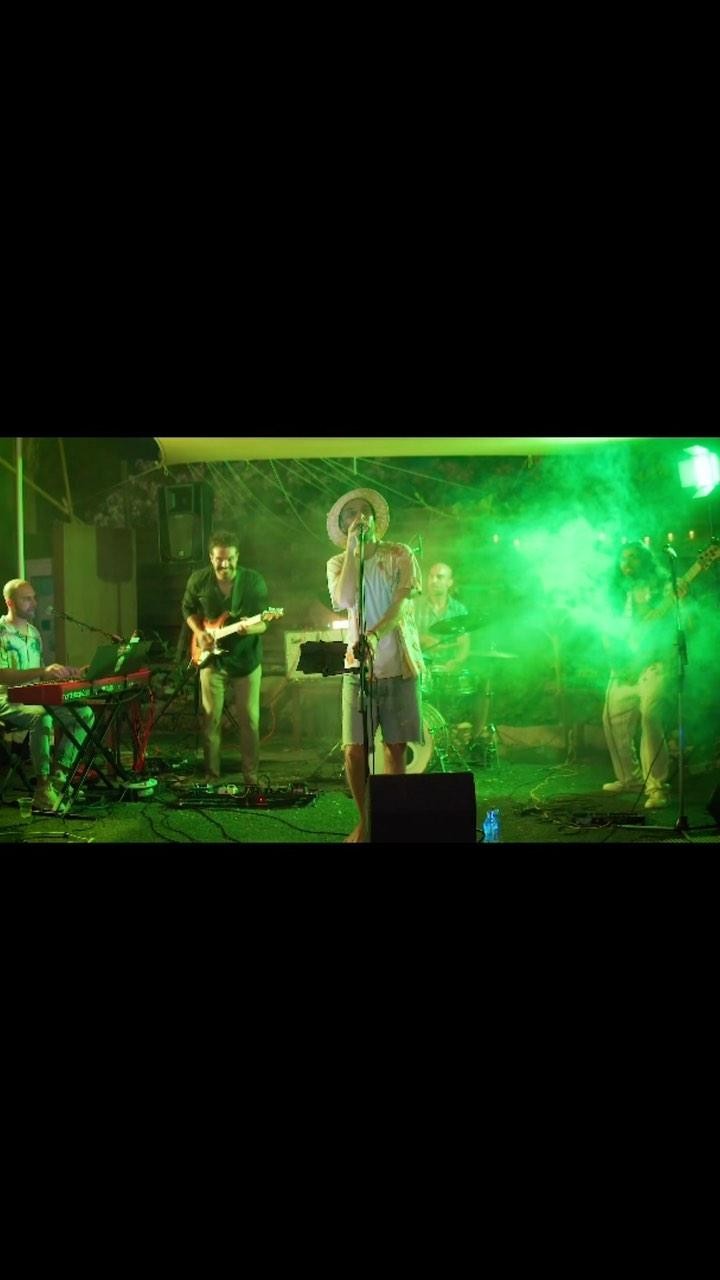 Our version of Stuck in the middle with you :) Full YouTube video link can be found in Bio!
Recording and mixing by @dogyardstudio
Filming and editing by @costas357
#summer #reggae #ska #funk #jazz #fusion #drums #guitar #keyboards #island #life #beach #cyprus #limassol #livemusic #music #musicvideo #musiclife #musicians #guitarplayer #video #videography #reels #reelsinstagram #exotice #mediterranean