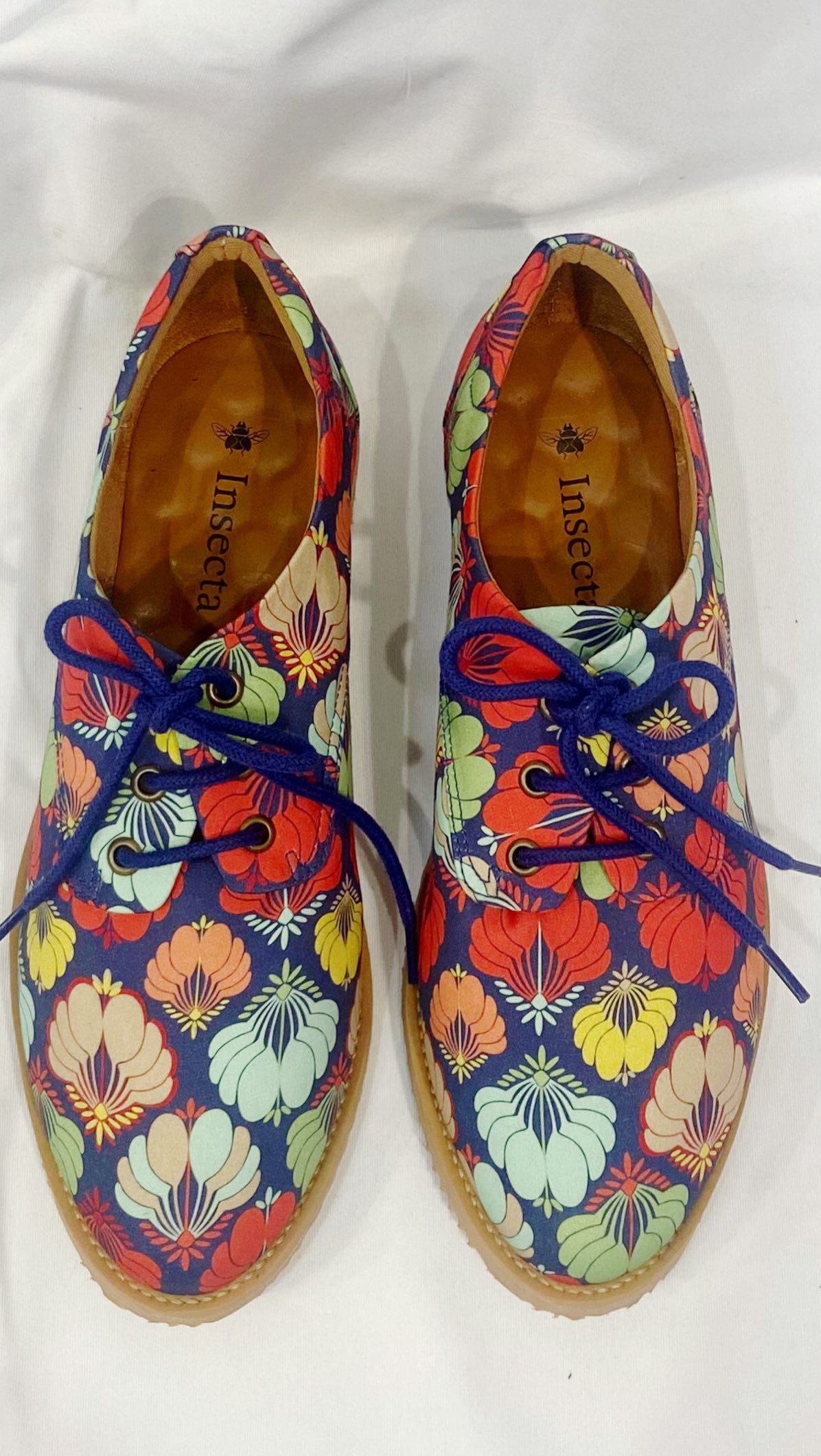 📢 Você está sabendo dessa colaboração incrível? 🌿👟
A TA fez uma colaboração com a @insectashoes que brilhou no último desfile da SPFW! 🦋🌟 A expertise de duas marcas juntas e em calçados ecológicos que une estilo e sustentabilidade de forma única.
🌍💚
Não perca a chance de conferir essa coleção exclusiva e fazer parte dessa iniciativa que transforma o mundo com passos conscientes.
✨ Destaques da coleção:
Design amado oxford acolchoado, confortável
Produção 100% vegana e sustentável
Estampa exclusiva desenhadas pela Gi Caldas, estilista da TA Studios
Confira o link na bio para saber mais e garantir o seu par! 🚀👟
#ColabSustentável #InsectaShoes #TASudios #SPFW #ModaConsciente #EstiloSustentável #EcoFriendly #Sustentabilidade #VeganFashion