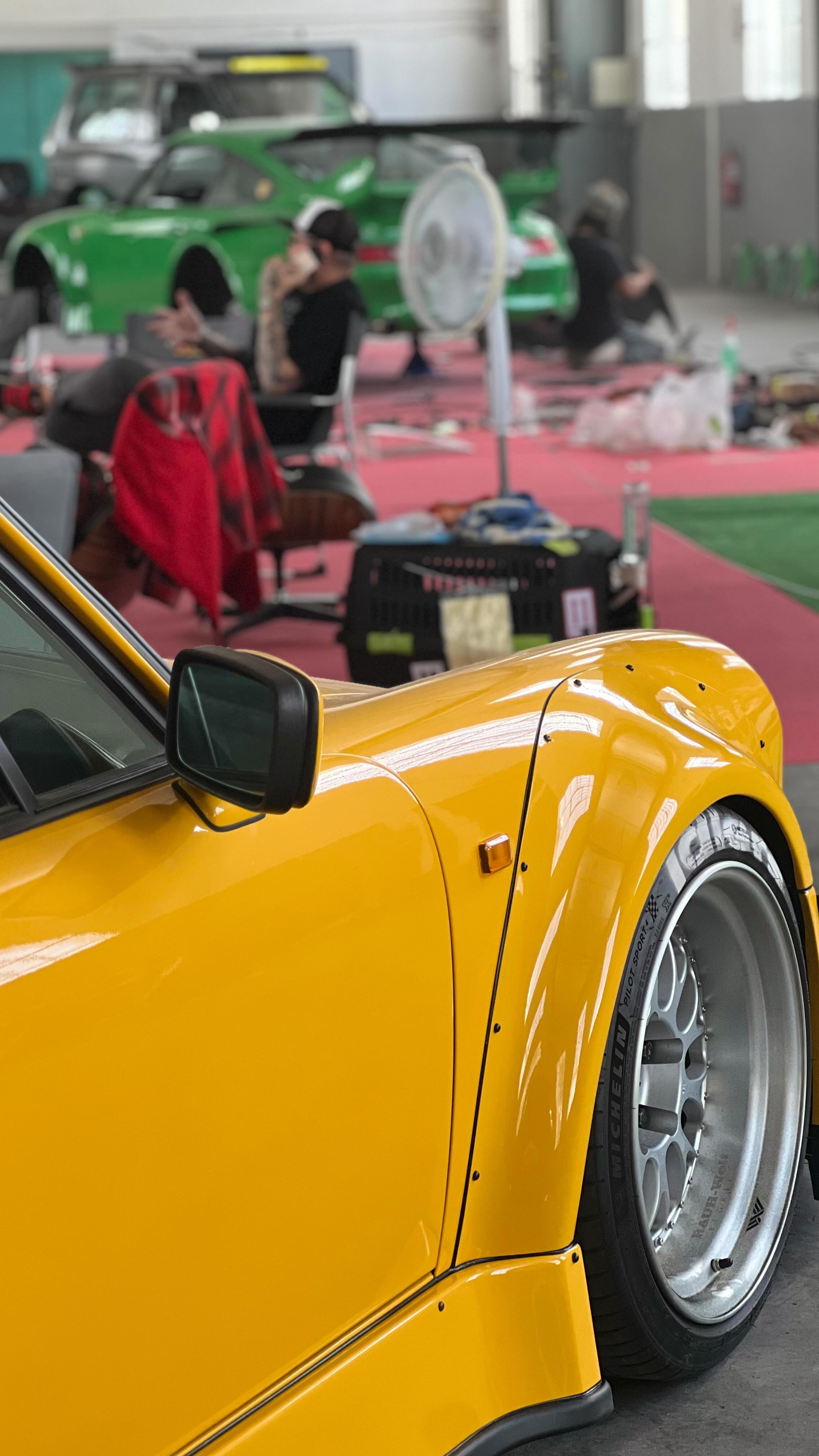 Looks so effortless, but it’s decades of experience.
Follow for more exclusive content! Hit me up if you have rwb questions.
#porsche #911 #rwb #rauhweltbegriff #993 #964 #930 #rennline #workswheels #rwbsac #rwbspain #offset #group6ix #theretrofitsource #illest #carlovers #exoticxars #supercar #carswithoutlimit #levelupclassics #levelup #LUC